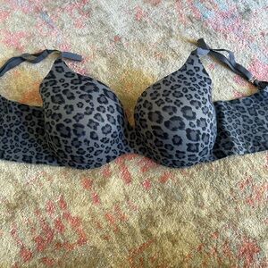 • Victoria’s Secret Body by Victoria Push Up Bra •